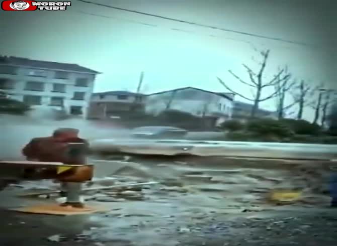 Video :His life is saved by his reactions!